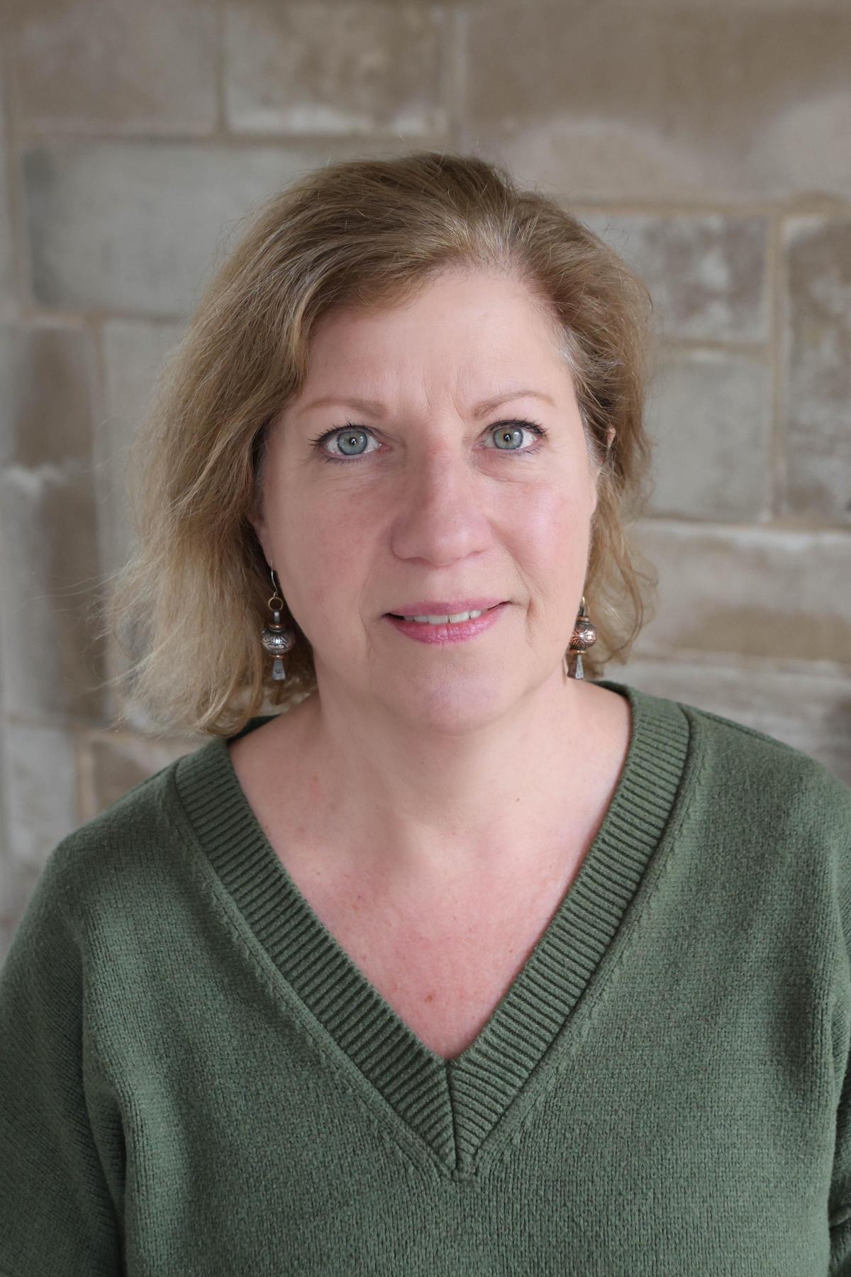 Julia Hall headshot